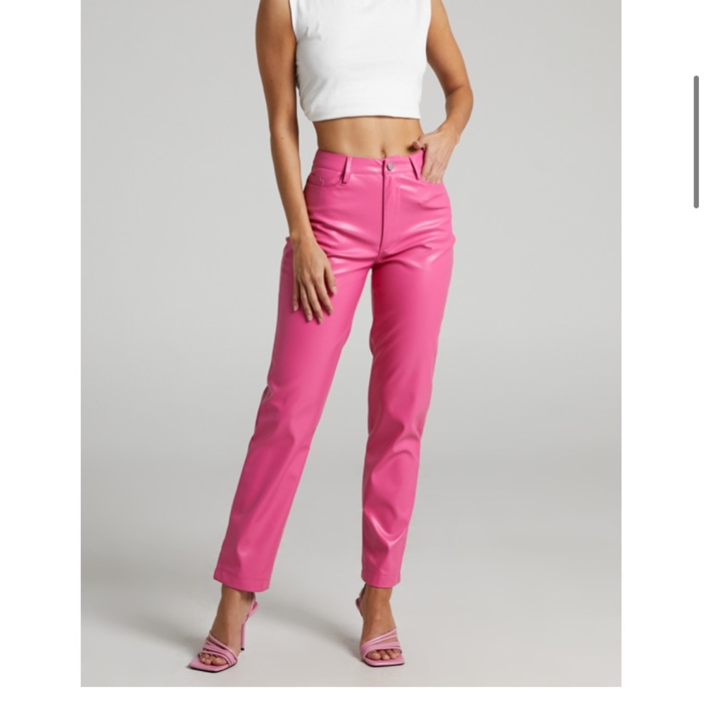 Pink leather pants 💖
